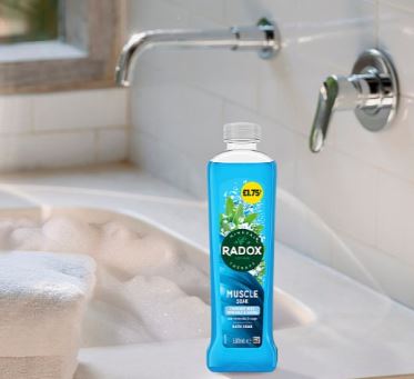 Radox Muscle Soak Mineral Therapy Bath Soak 6 x 500 ml Bulk Pack - Image 4